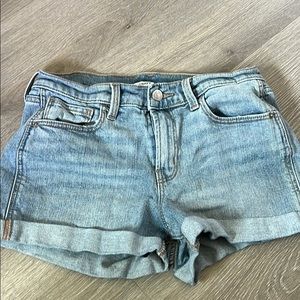 Old navy denim shorts. Boyfriend mid rise. Size 2